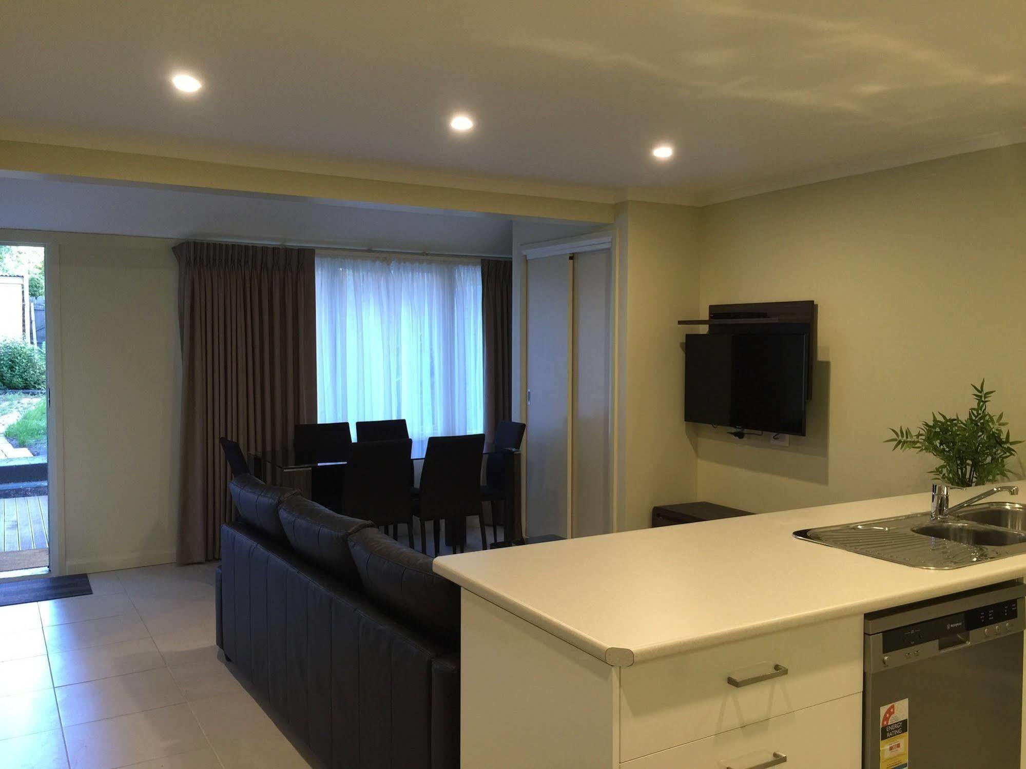 Park Squire Motor Inn & Serviced Apartments Melbourne Exterior photo