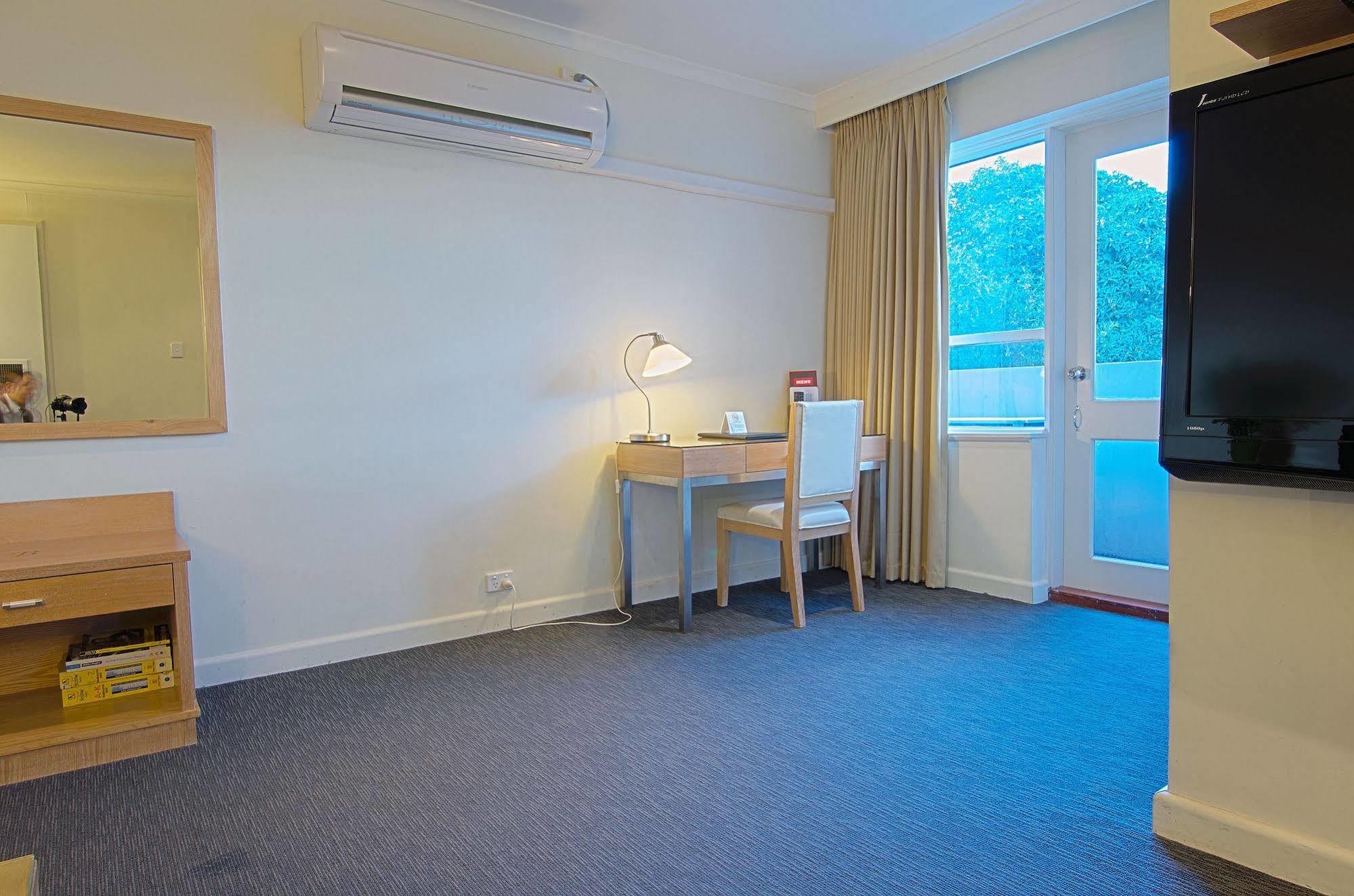 Park Squire Motor Inn & Serviced Apartments Melbourne Exterior photo