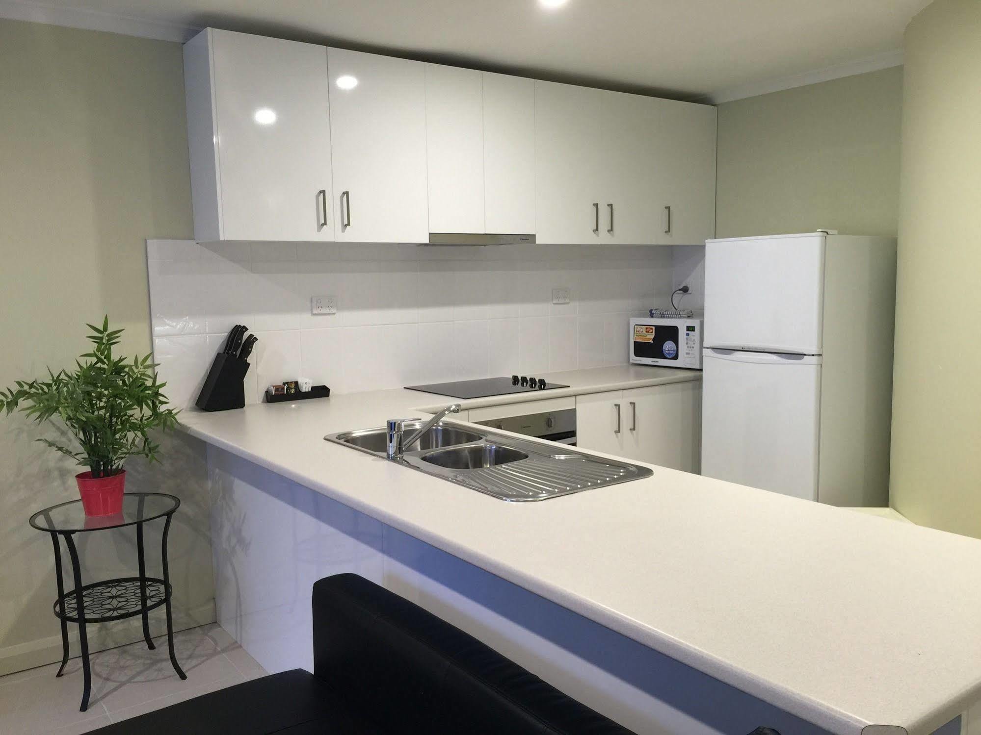 Park Squire Motor Inn & Serviced Apartments Melbourne Exterior photo